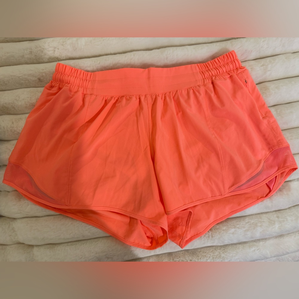 Lululemon Hotty Hot Lined 4 inch inseam short